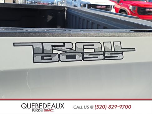 Used 2024 Chevrolet Silverado 1500 LT Trail Boss w/ Dark Appearance Package AWD/4WD image 6