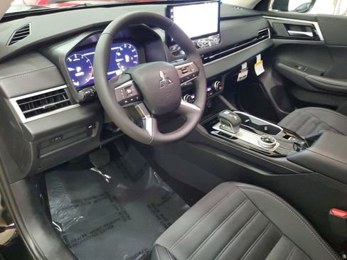 New 2025 Mitsubishi Outlander SE image 24