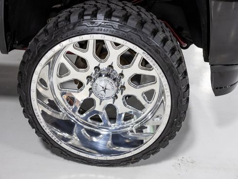 Used 2017 GMC Sierra 2500 Denali w/ Duramax Plus Package AWD/4WD image 25