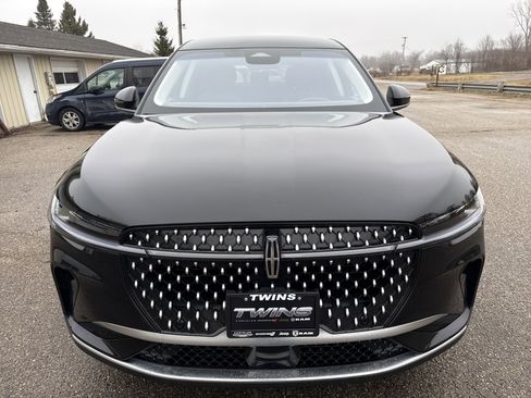 Used 2024 Lincoln Nautilus Premier image 12