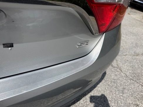 Used 2015 Toyota Camry SE FWD image 10