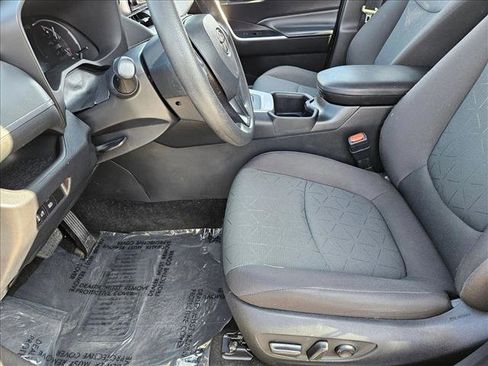 Used 2024 Toyota RAV4 XLE image 15