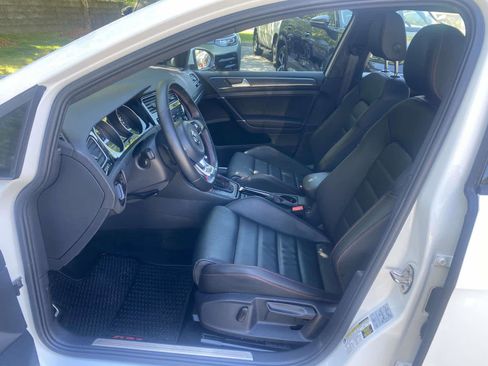 Used 2019 Volkswagen GTI SE FWD image 9