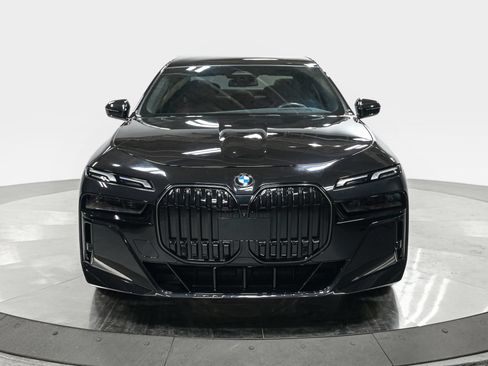 Used 2024 BMW 760i xDrive w/ Premium Package 2 AWD/4WD image 11