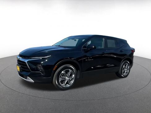 Used 2025 Chevrolet Blazer LT FWD image 8