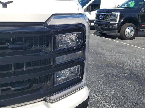 Used 2024 Ford F250 Lariat w/ Black Appearance Package image 3