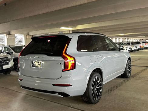 New 2026 Volvo XC90 B6 Ultra w/ Protection Package Premier image 2