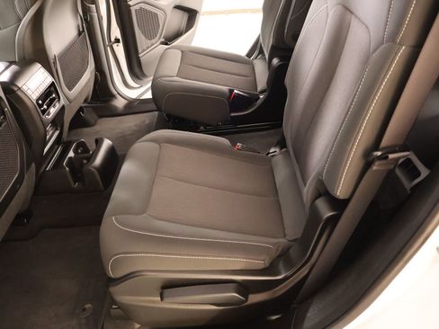 Used 2025 Jeep Grand Cherokee L Laredo RWD image 11