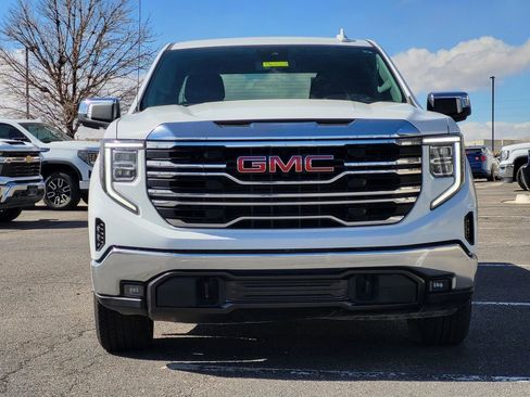 Used 2025 GMC Sierra 1500 SLT image 3