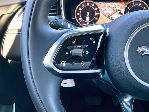 Used 2025 Jaguar F-PACE R-Dynamic S image 23