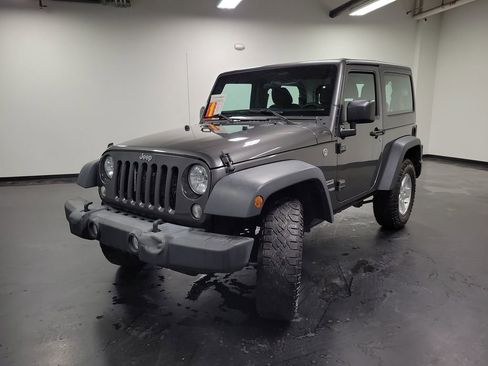 Used 2018 Jeep Wrangler Sport AWD/4WD image 5