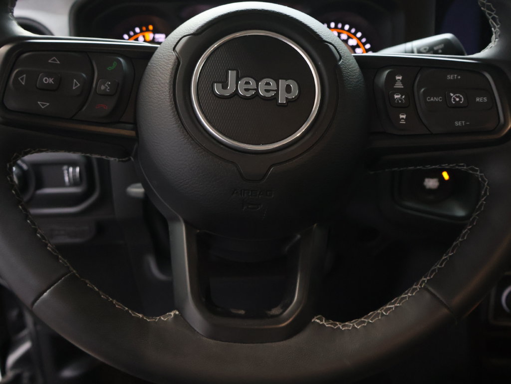 Used 2025 Jeep Gladiator Sport AWD/4WD image 18
