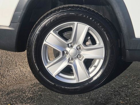 Used 2022 Jeep Compass Latitude image 5