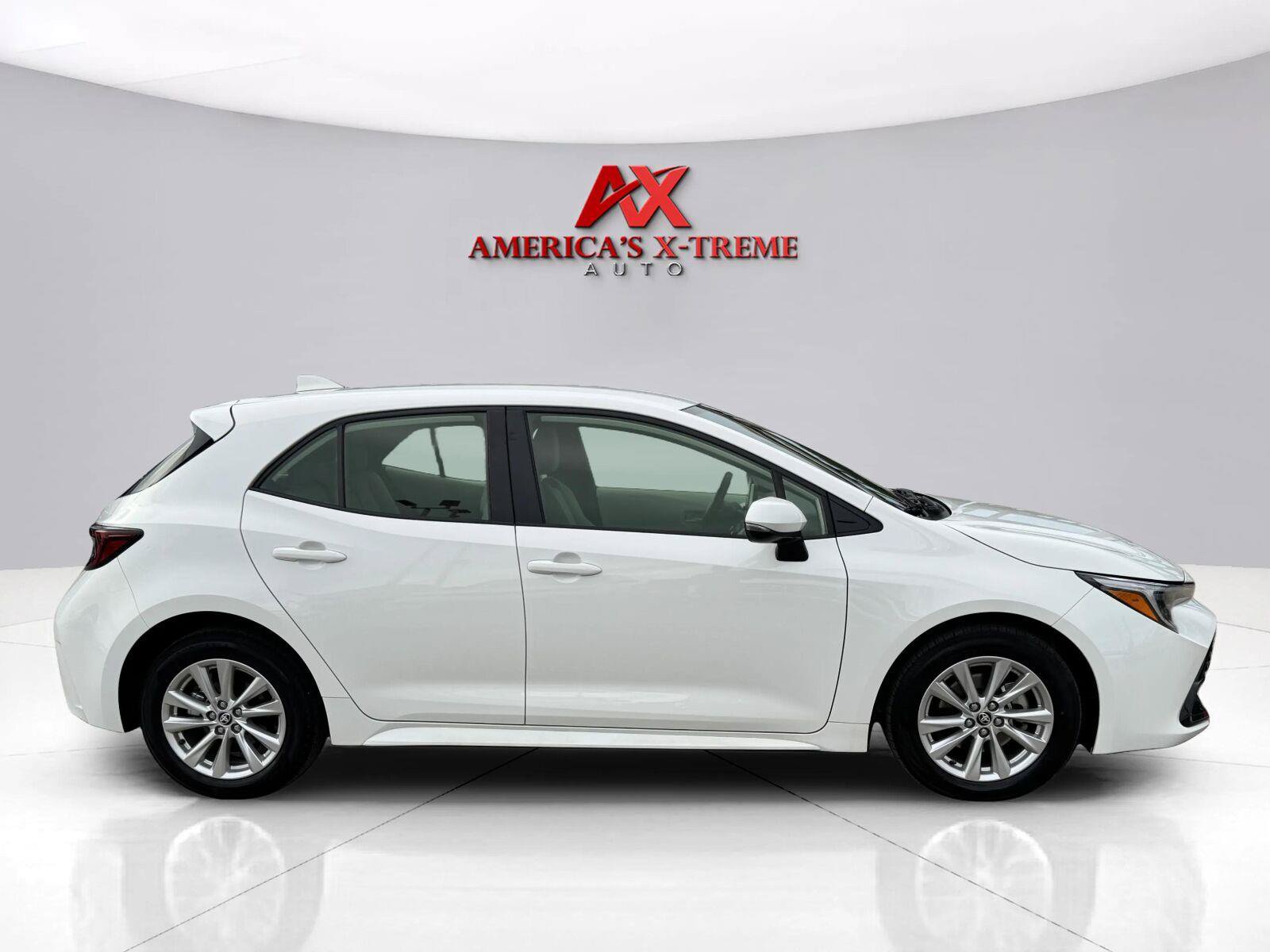 Used 2024 Toyota Corolla SE FWD image 6