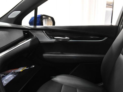 Certified 2025 Cadillac XT5 Premium Luxury w/ LPO, Floor Liner Package FWD image 21