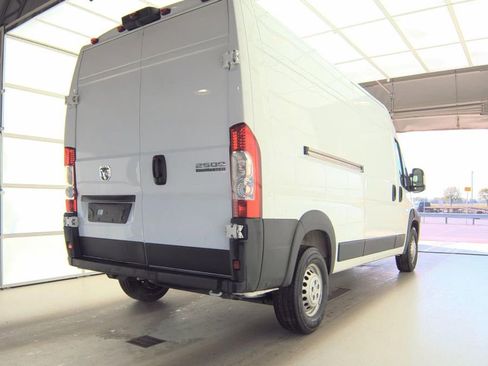 Used 2026 RAM ProMaster 2500 w/ Convenience Group FWD image 4