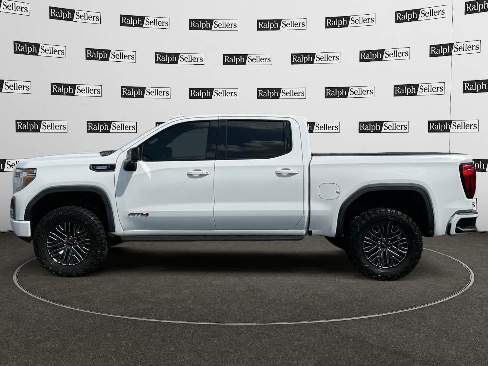 Used 2021 GMC Sierra 1500 AT4 w/ Technology Package AWD/4WD image 3