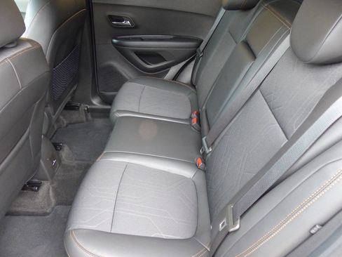 Used 2019 Chevrolet Trax LT w/ LT Convenience Package image 19