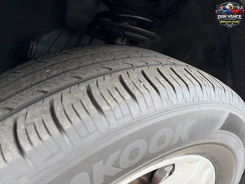 Used 2023 Ford Explorer XLT w/ Equipment Group 202A AWD/4WD image 28