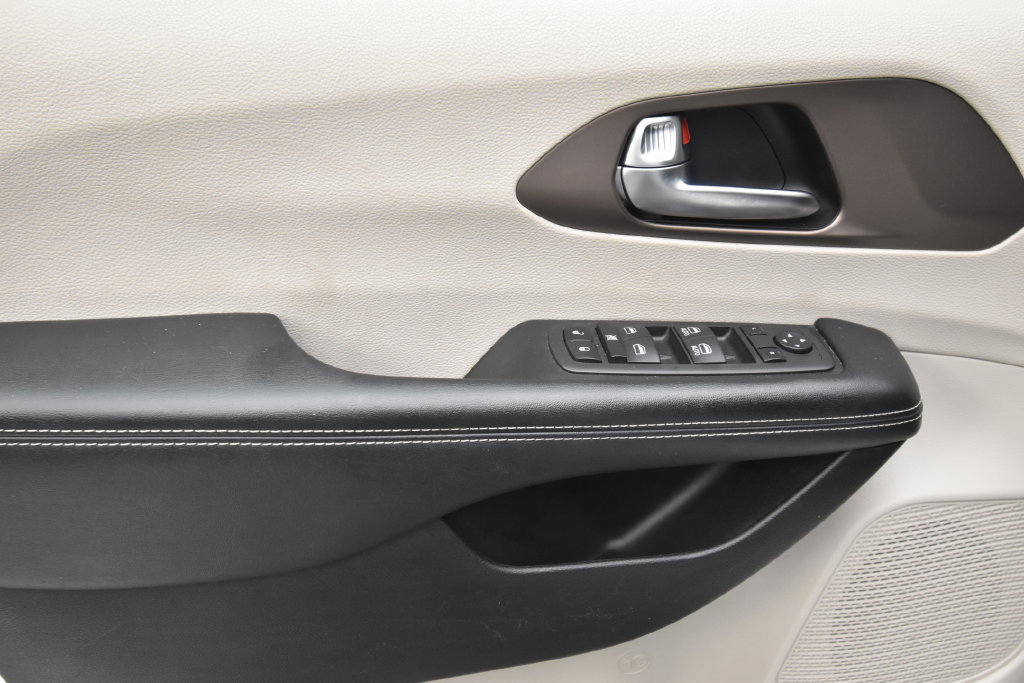 Used 2023 Chrysler Voyager LX FWD image 20