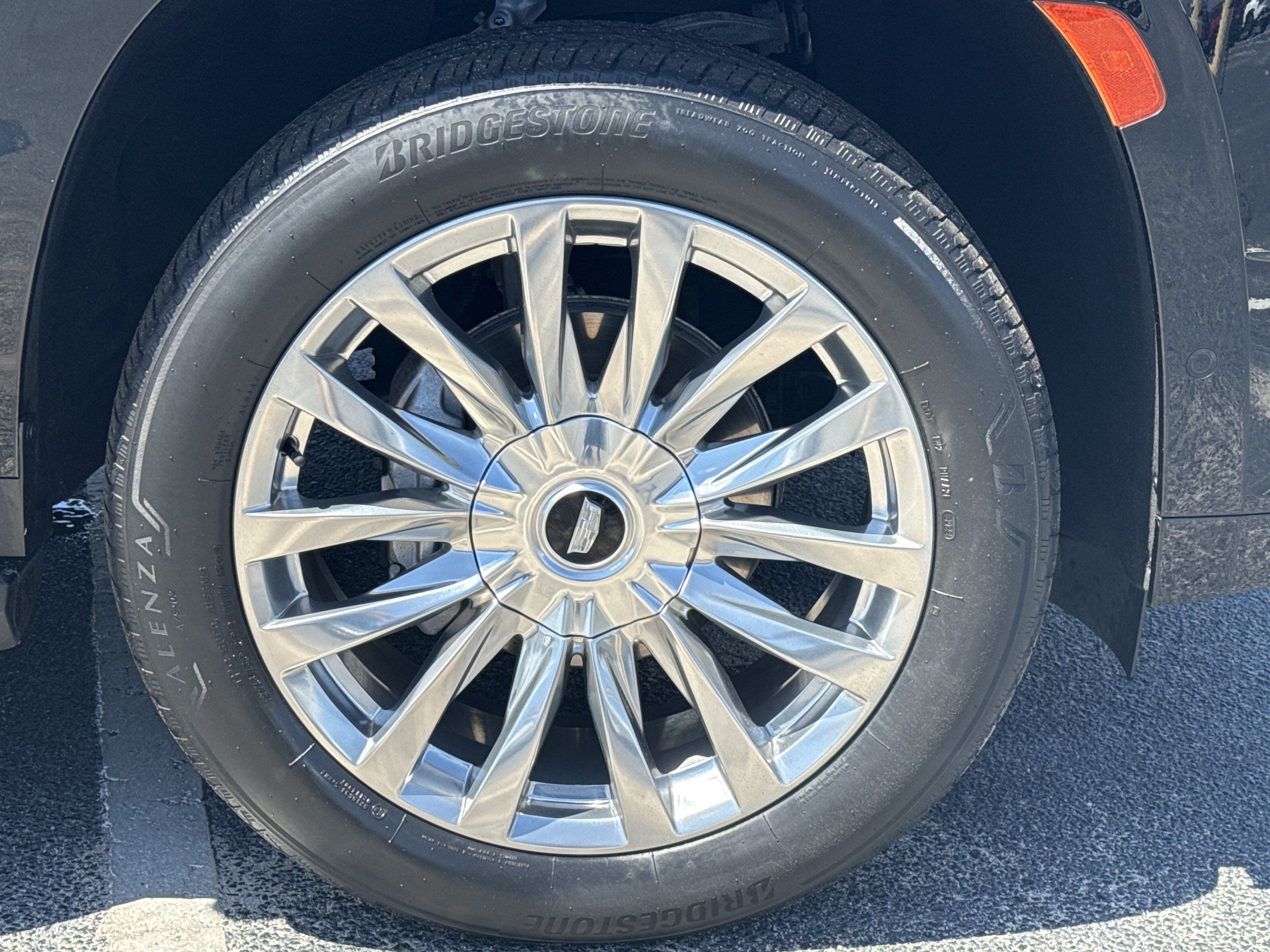 Used 2023 Cadillac Escalade Premium Luxury AWD/4WD image 13