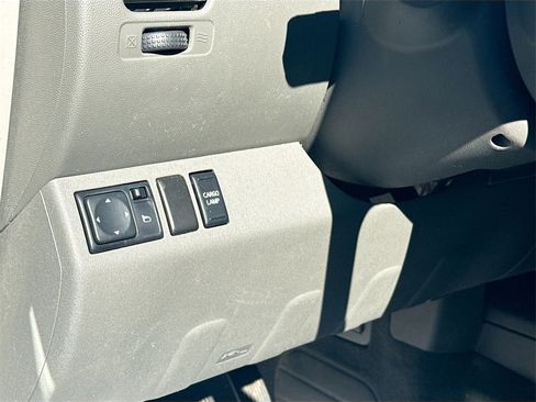 Used 2019 Nissan Frontier SV image 11