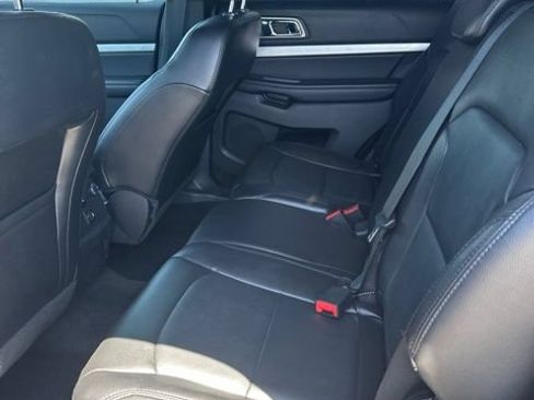 Used 2016 Ford Explorer XLT w/ Equipment Group 202A FWD image 8