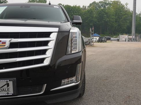 Used 2020 Cadillac Escalade ESV Luxury AWD/4WD image 18