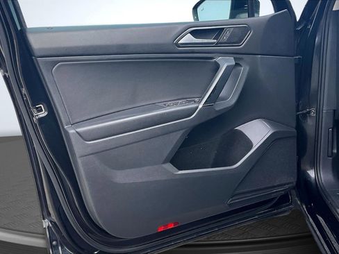 Used 2018 Volkswagen Tiguan SE w/ Panoramic Sunroof Package image 23