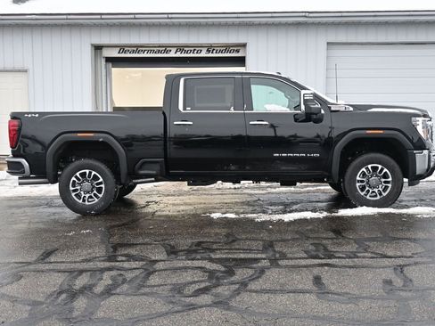 New 2026 GMC Sierra 3500 SLT image 3