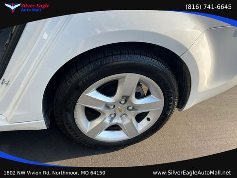 Used 2010 Chevrolet Malibu LS FWD image 4