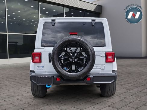 Used 2022 Jeep Wrangler Unlimited Sahara w/ Cold Weather Group AWD/4WD image 4