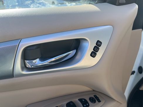 Used 2019 Nissan Pathfinder SL image 20