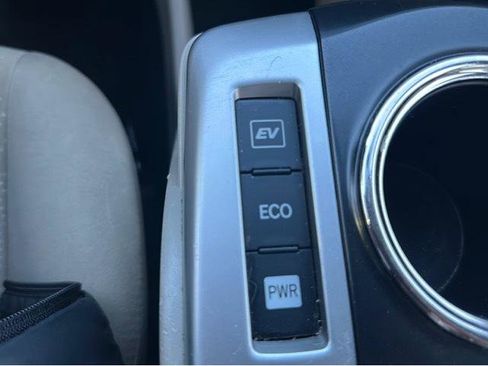 Used 2012 Toyota Prius V Two image 23