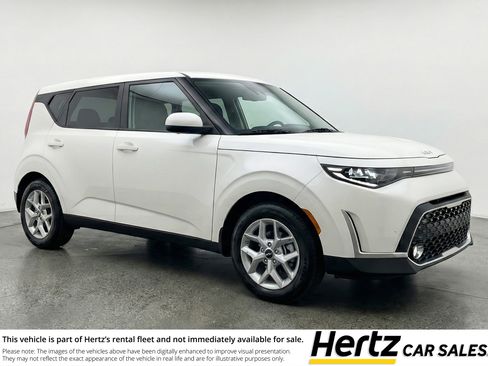 Used 2025 Kia Soul LX w/ LX Technology Package FWD image 1