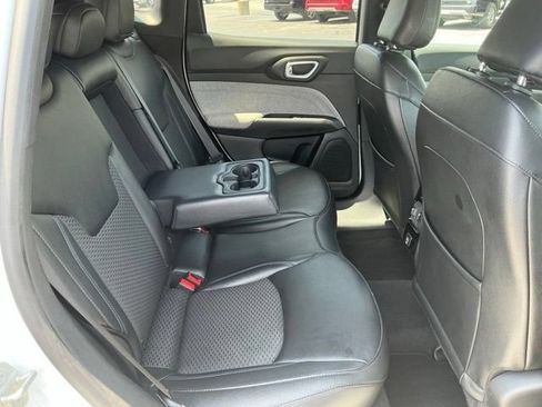 Used 2024 Jeep Compass Latitude AWD/4WD image 21