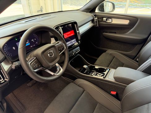 New 2026 Volvo XC40 B5 Ultra w/ Climate Package AWD/4WD image 13