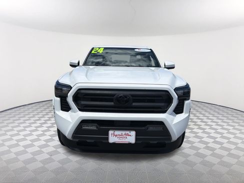 Certified 2024 Toyota Tacoma SR5 AWD/4WD image 2