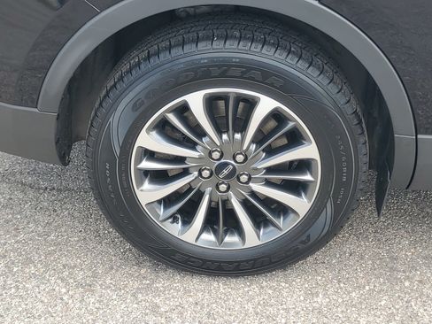 Certified 2023 Lincoln Nautilus AWD w/ Premium Package image 7