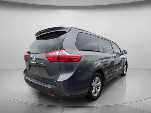 Used 2016 Toyota Sienna LE FWD image 5