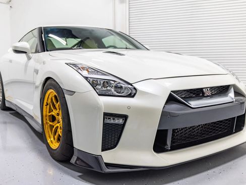 Used 2017 Nissan GT-R Premium w/ Premium Interior Package AWD/4WD image 37