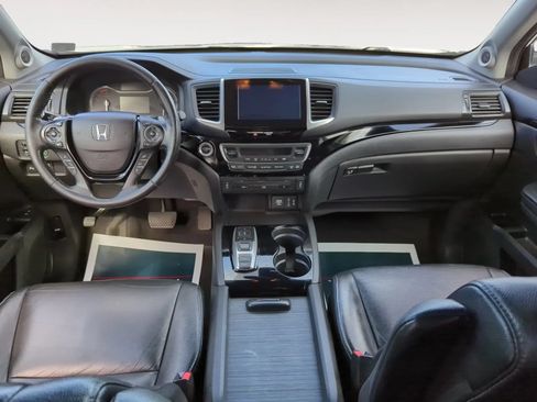 Used 2017 Honda Pilot Touring image 3