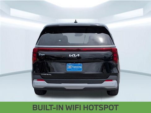 Used 2025 Kia Carnival FWD image 5