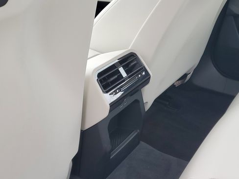 Used 2025 BMW 530i xDrive w/ M Sport Package image 25