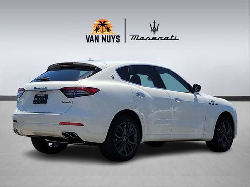 Used 2024 Maserati Levante GT Ultima image 3