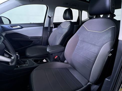 Used 2023 Volkswagen Taos SE image 11