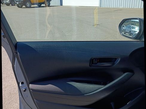 Used 2022 Toyota Corolla LE FWD image 28
