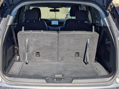 Used 2022 Ford Explorer XLT w/ Equipment Group 202A image 9