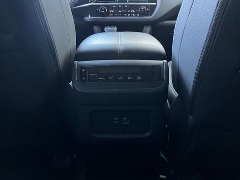 Used 2025 Nissan Pathfinder SV image 14