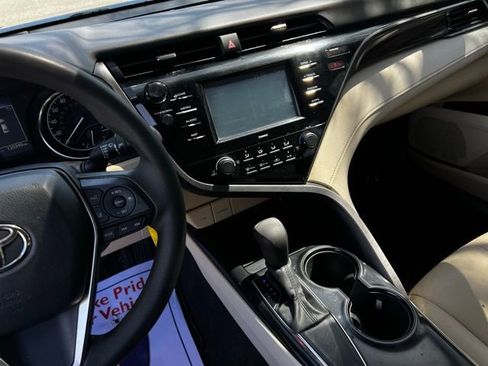 Used 2020 Toyota Camry LE image 29